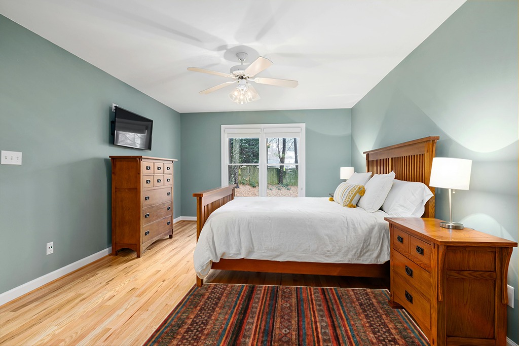 Oriental rug decorating ideas in Teal and Orange Wood Bedroom