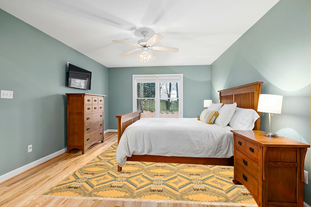 Yellow rug ideas in Teal and Orange Wood Bedroom