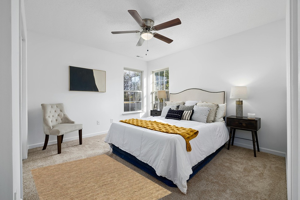 Small powder room rug ideas in White and Yellow Modern Bedroom