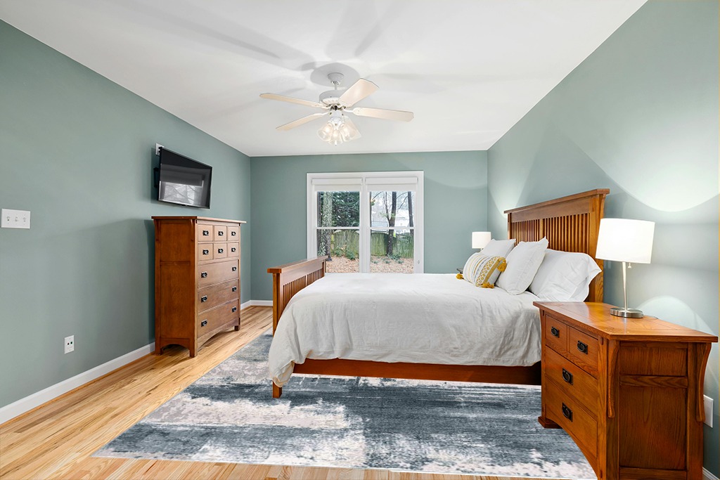 Blue rug ideas in Teal and Orange Wood Bedroom
