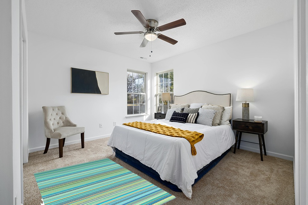 Green rug ideas in White and Yellow Modern Bedroom