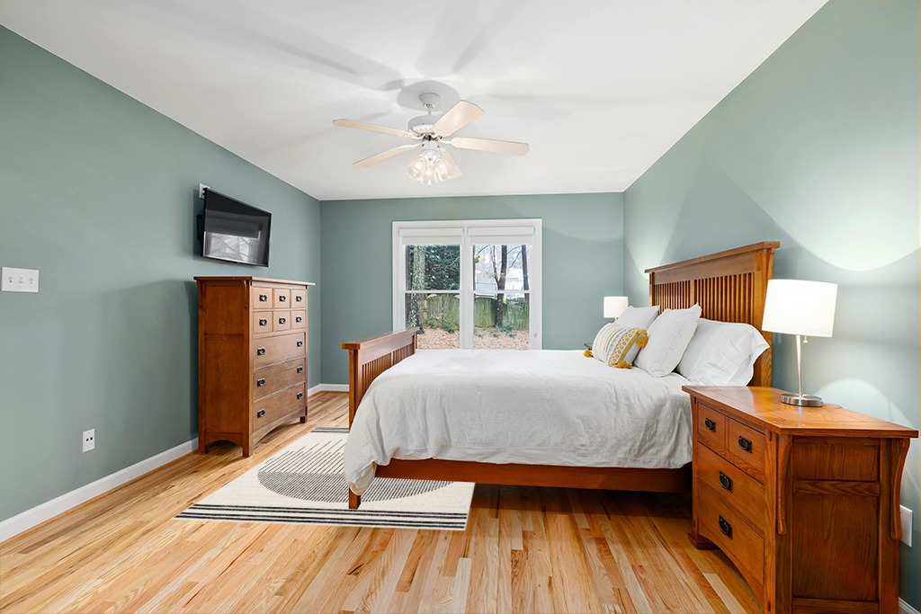 Are black rugs a bad idea in Teal and Orange Wood Bedroom