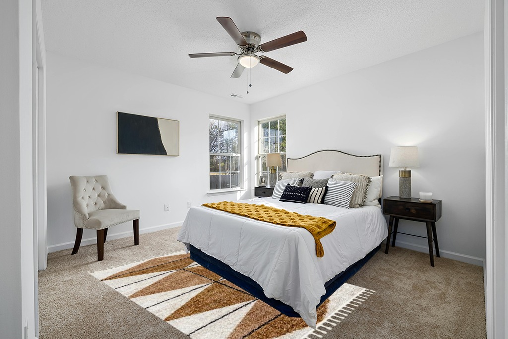 nuLOOM Kali Shaggy Diamond Tassel Area Rug, 5x8, Light Brown in White and Yellow Modern Bedroom