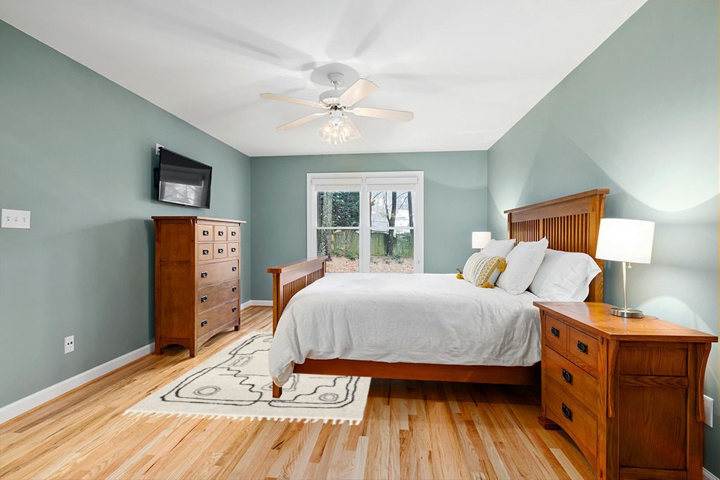 Rug ideas in Teal and Orange Wood Bedroom