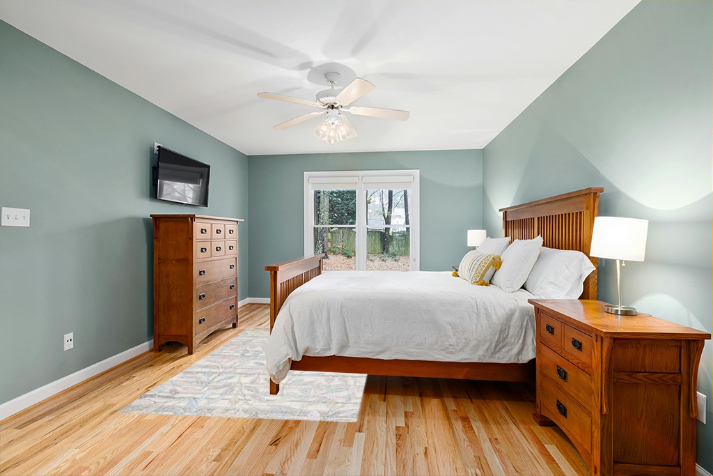 Rug ideas in Teal and Orange Wood Bedroom