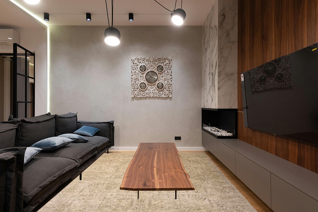 Loloi Magnolia Home by Joanna Gaines Junie Collection JUE-02 Oatmeal/Smoke 7'-10" x 10'-2", .38" Pile Height, Area Rug in Dark Wood Living Room with Black Couch