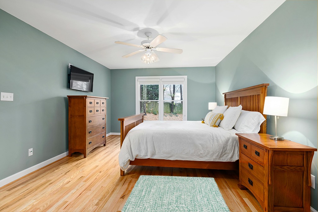 Farmhouse rug ideas in Teal and Orange Wood Bedroom