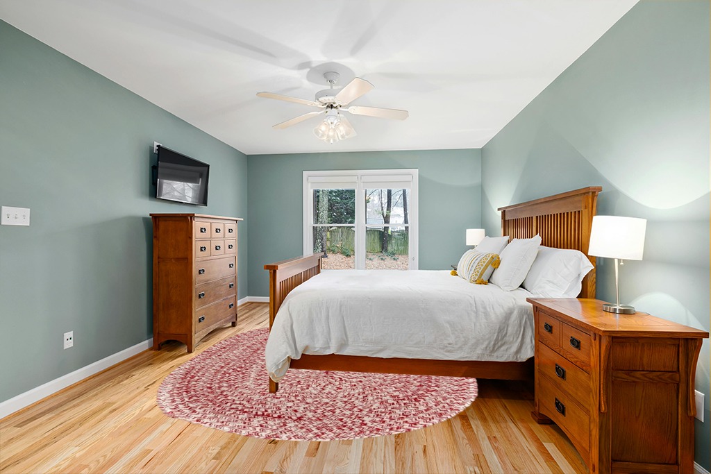 Farmhouse rug ideas in Teal and Orange Wood Bedroom