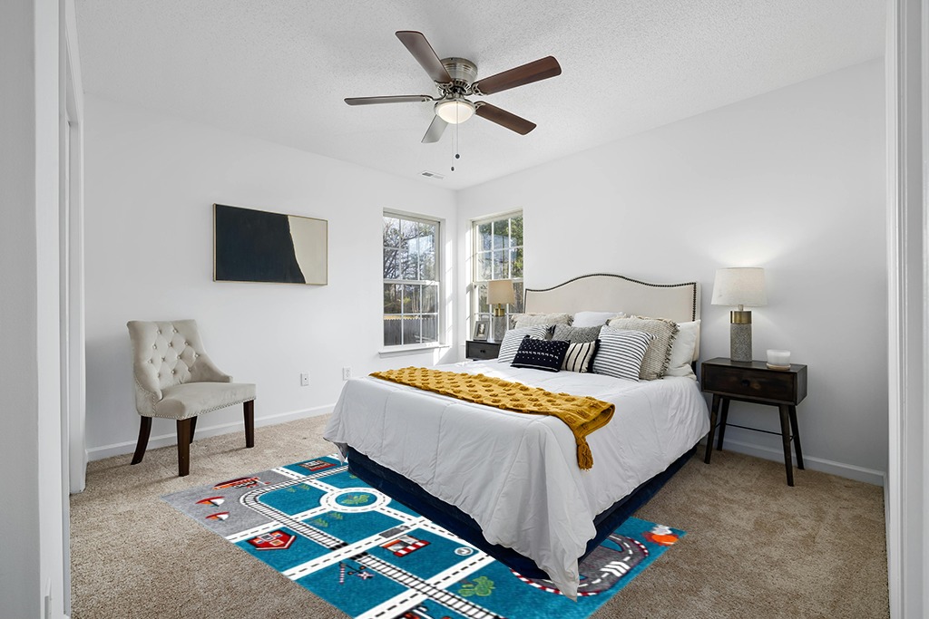 SAFAVIEH Carousel Kids Collection Area Rug - 5'3" x 7'6", Turquoise & Ivory, Non-Shedding & Easy Care, Ideal for High Traffic Areas for Boys & Girls in Playroom, Nursery, Bedroom (CRK192K) in White and Yellow Modern Bedroom