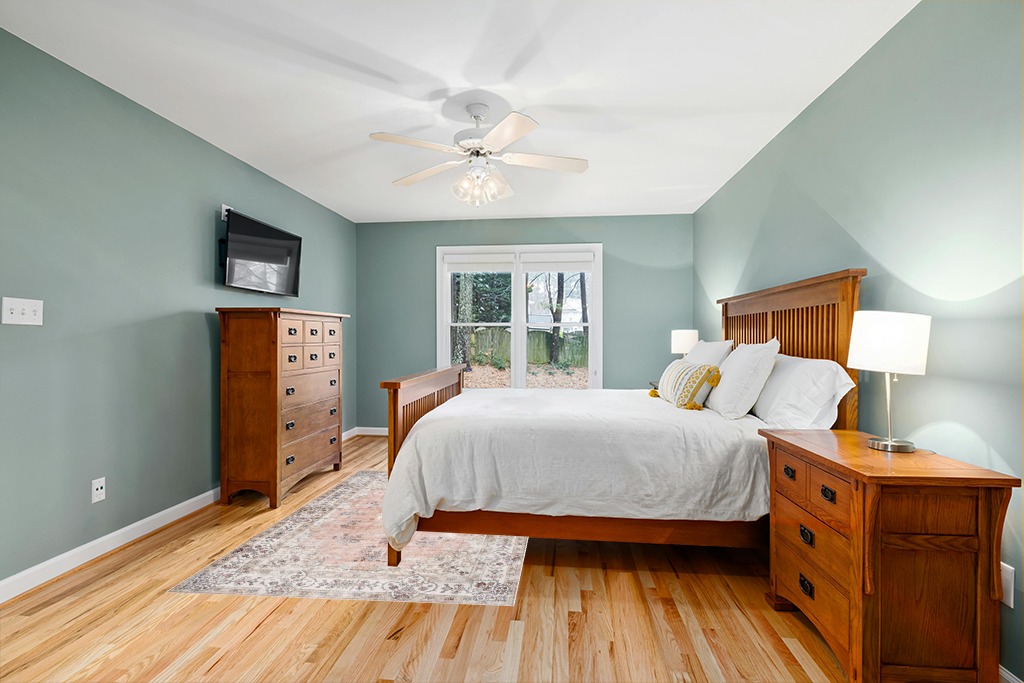 Rug ideas in Teal and Orange Wood Bedroom