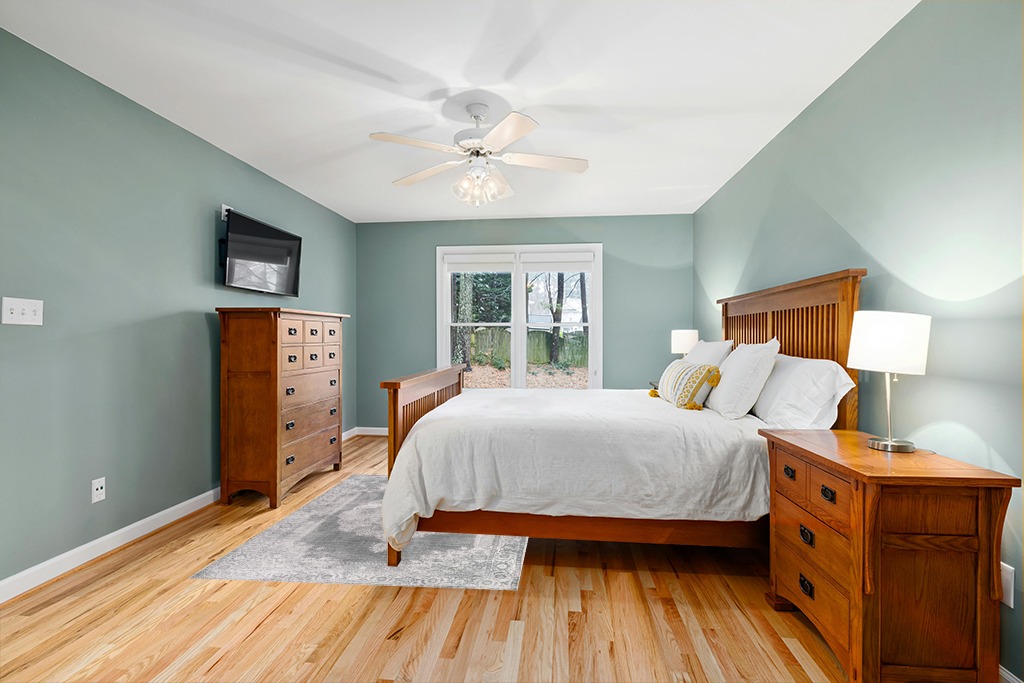 Rug ideas in Teal and Orange Wood Bedroom