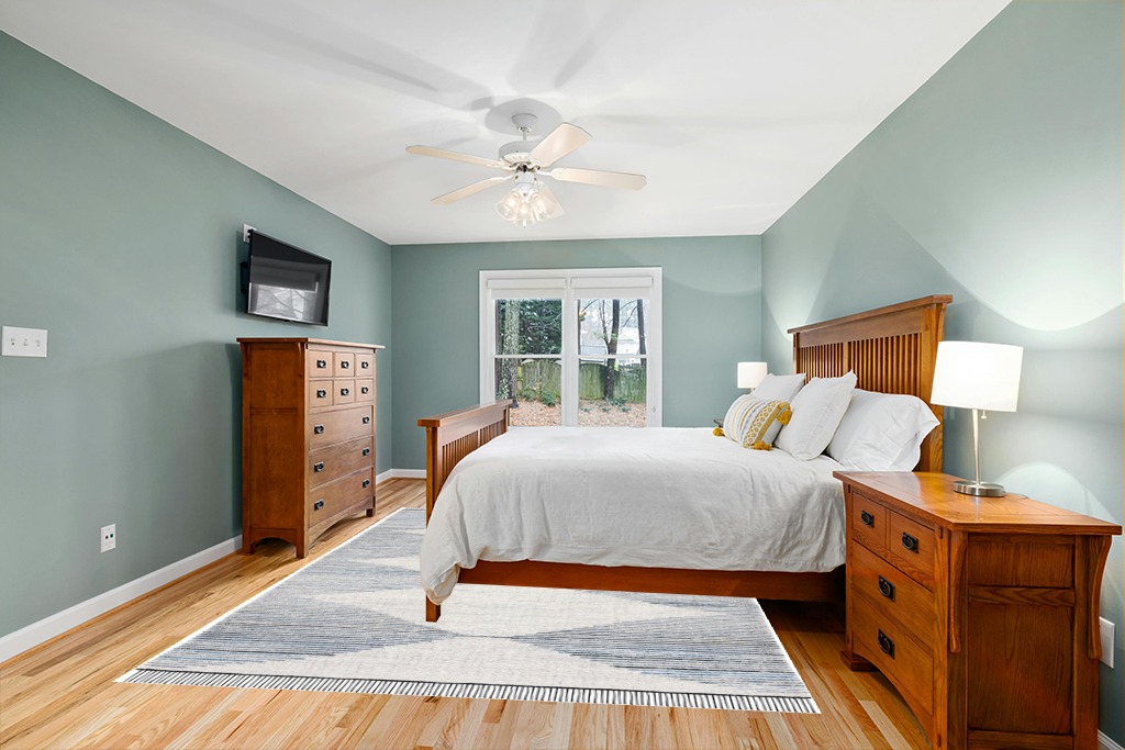 Jute rug bedroom ideas in Teal and Orange Wood Bedroom