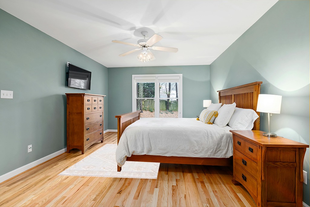 Rug ideas in Teal and Orange Wood Bedroom