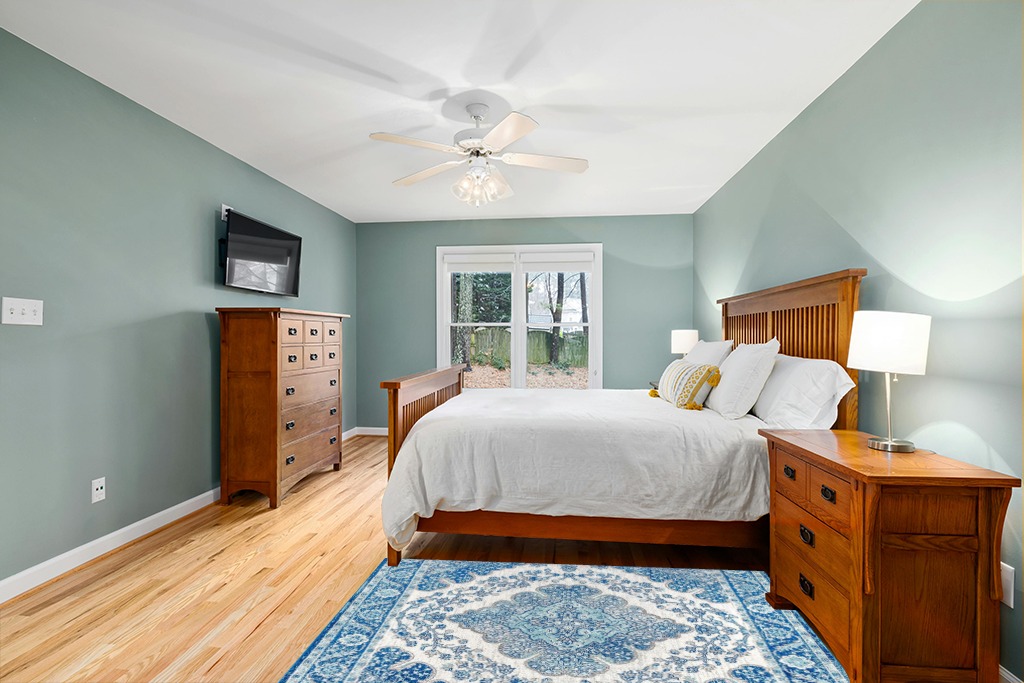 Blue rug ideas in Teal and Orange Wood Bedroom