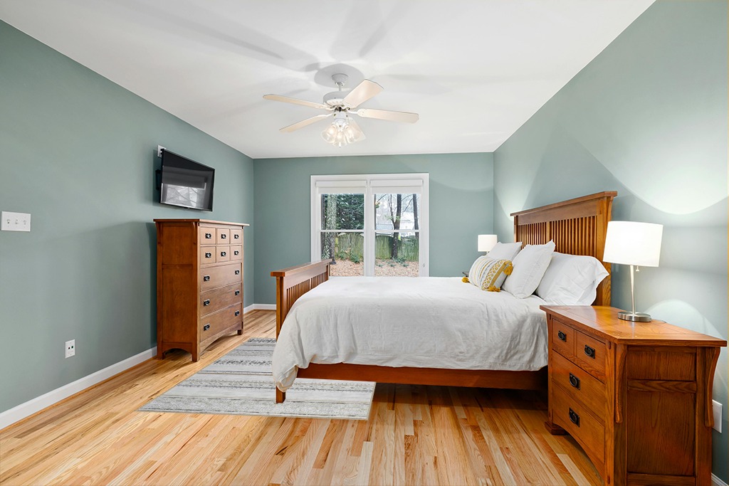 Rug ideas in Teal and Orange Wood Bedroom