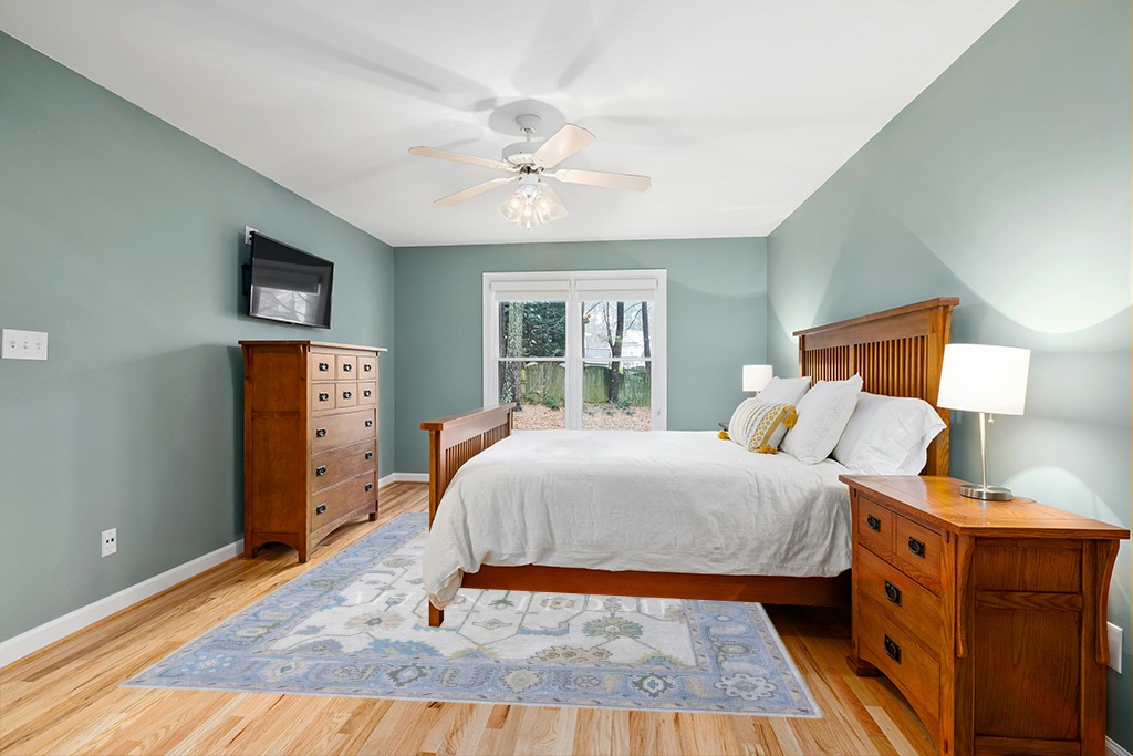 Rug ideas in Teal and Orange Wood Bedroom