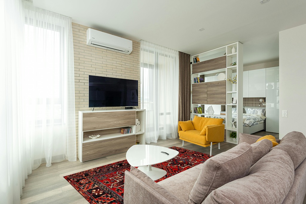 SAFAVIEH Vintage Hamadan Collection Area Rug - 5'3" x 7'6", Red & Multi, Oriental Traditional Persian Design, Non-Shedding & Easy Care, Ideal for High Traffic Areas in Living Room, Bedroom (VTH211A) in Light Modern Living Room with TV