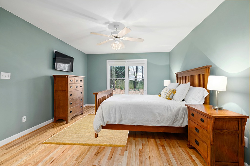 Rug ideas in Teal and Orange Wood Bedroom